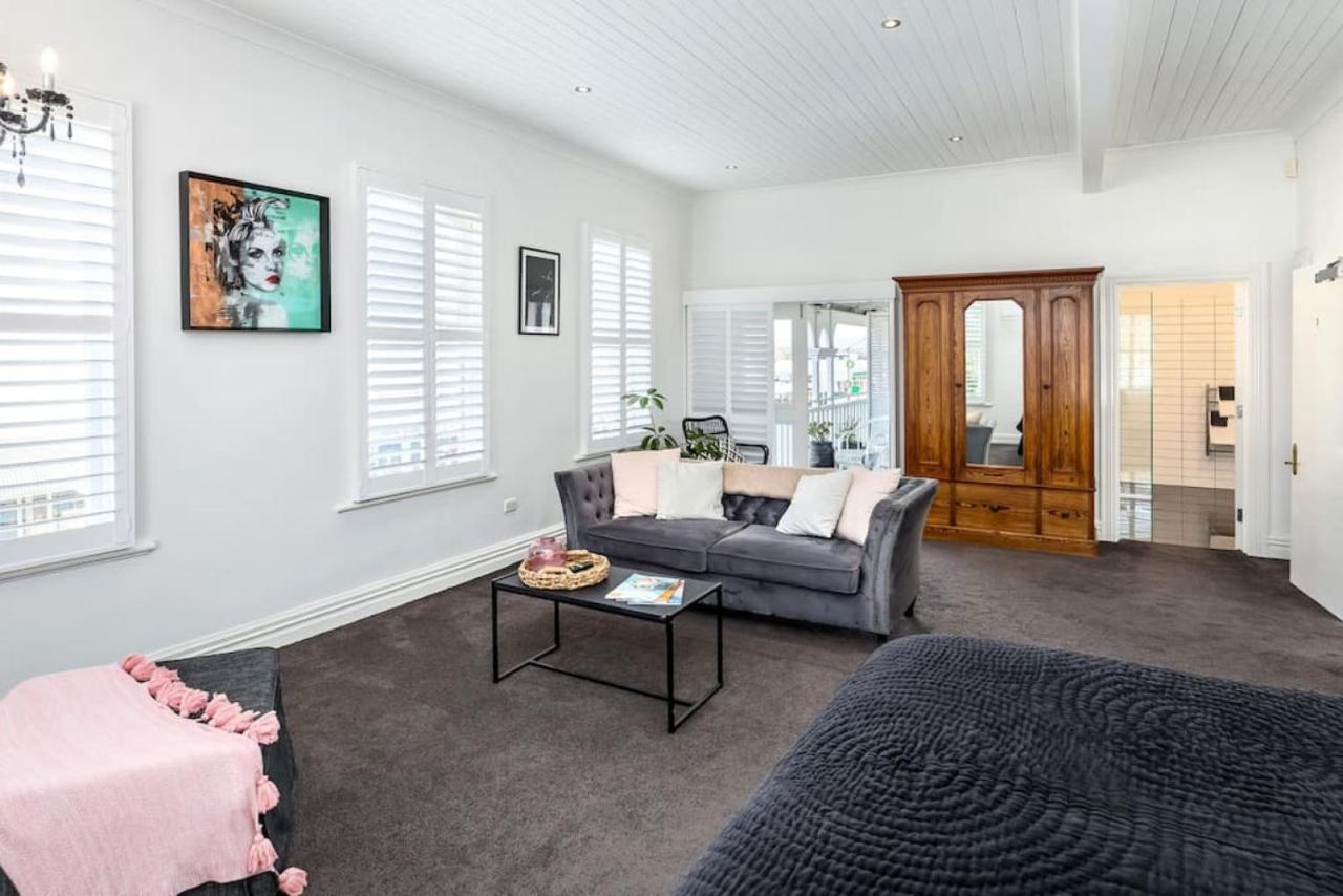 Altitude Studio Apartment Martinborough Bagian luar foto